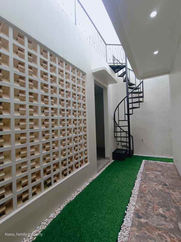 dijual rumah jalan raya kelapa dua