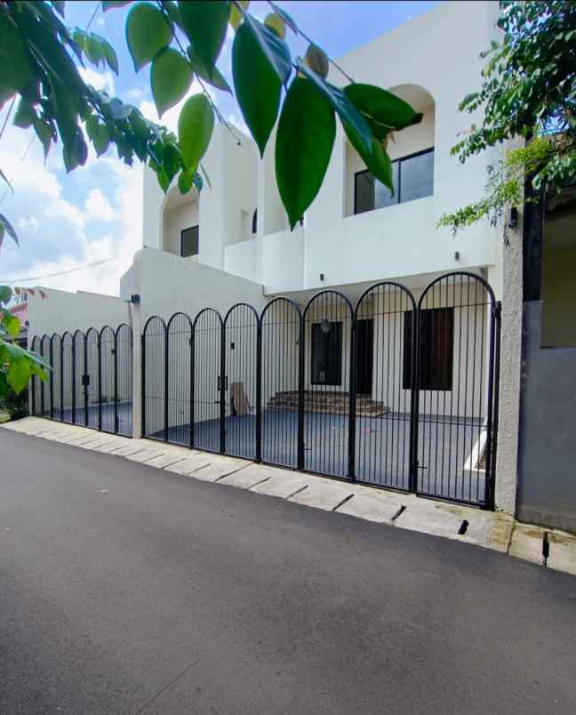 dijual rumah jalan raya kelapa dua
