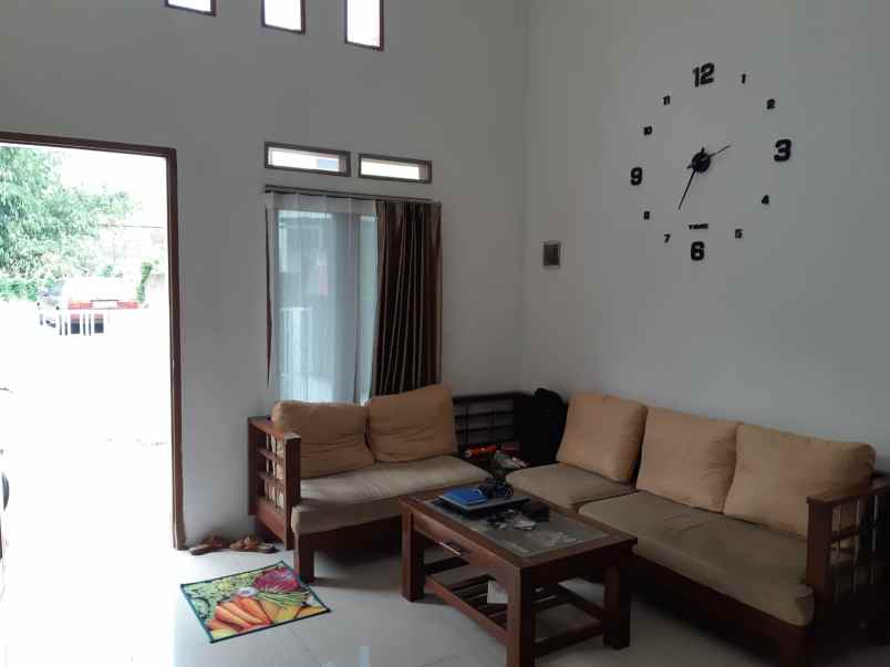 dijual rumah jalan sukabirus