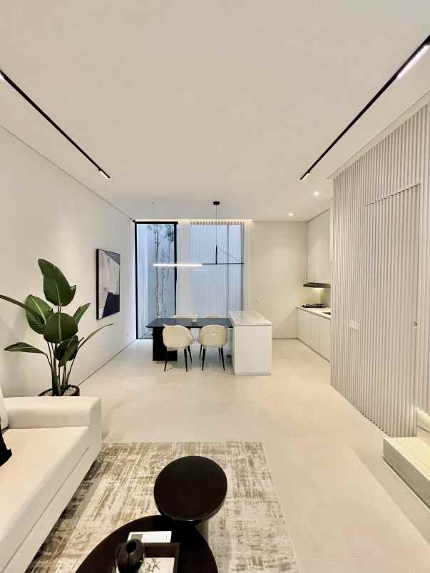 dijual rumah jalan sutorejo