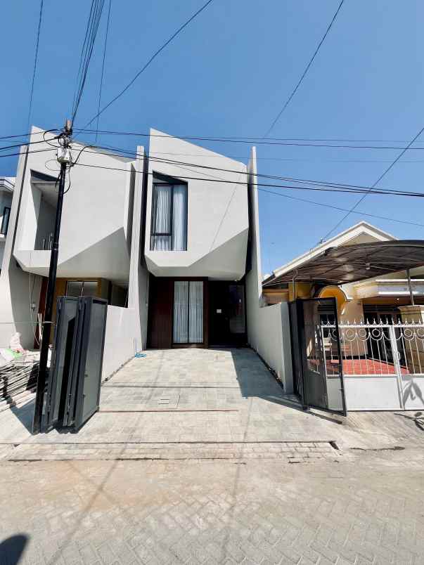 dijual rumah jalan sutorejo