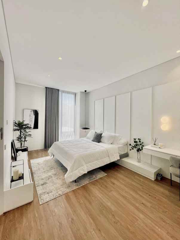 dijual rumah jalan sutorejo