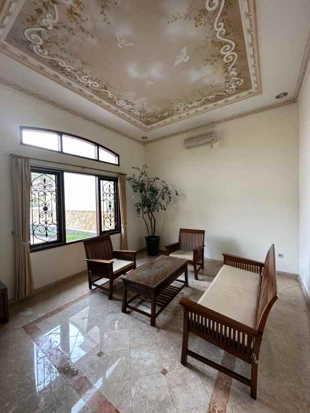 dijual rumah jalan taman hunian satelit