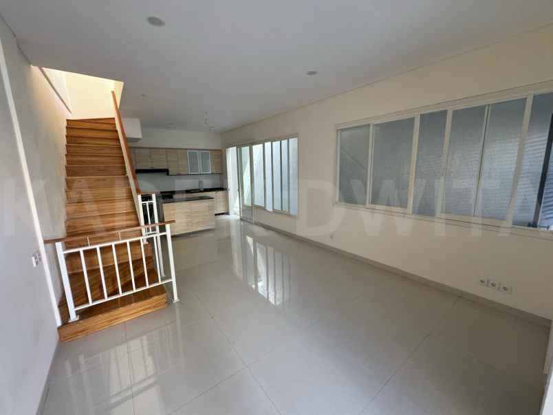 dijual rumah jalan tukad badung renon