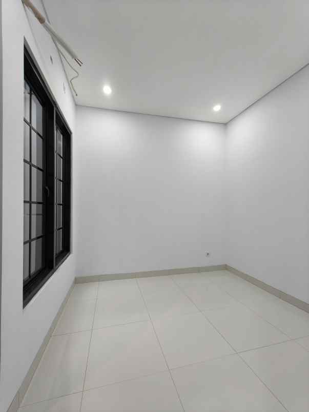 dijual rumah jatinegara kp melayu