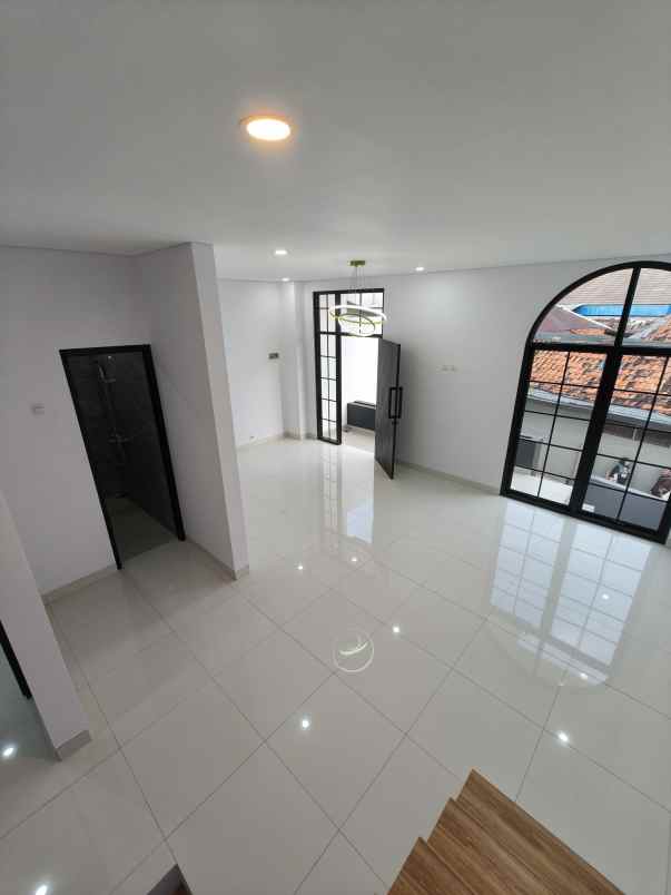 dijual rumah jatinegara kp melayu