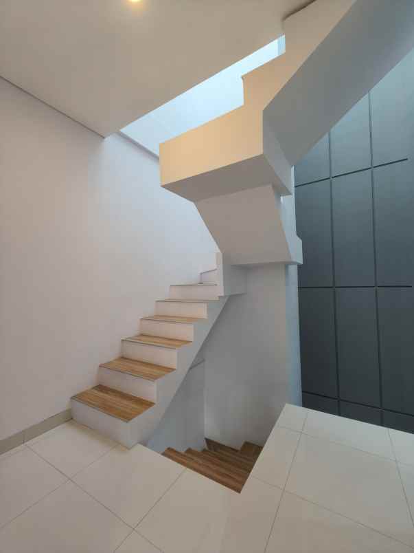 dijual rumah jatinegara kp melayu