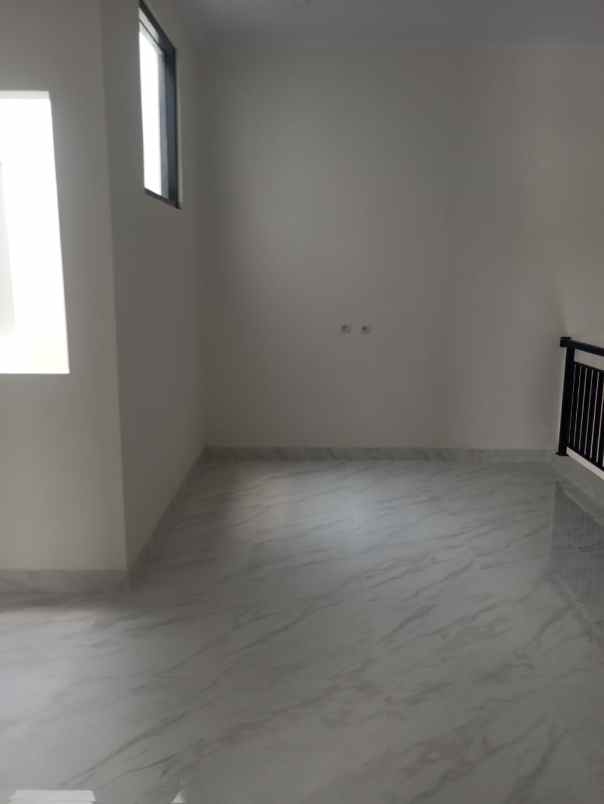 dijual rumah jl bambu apus raya