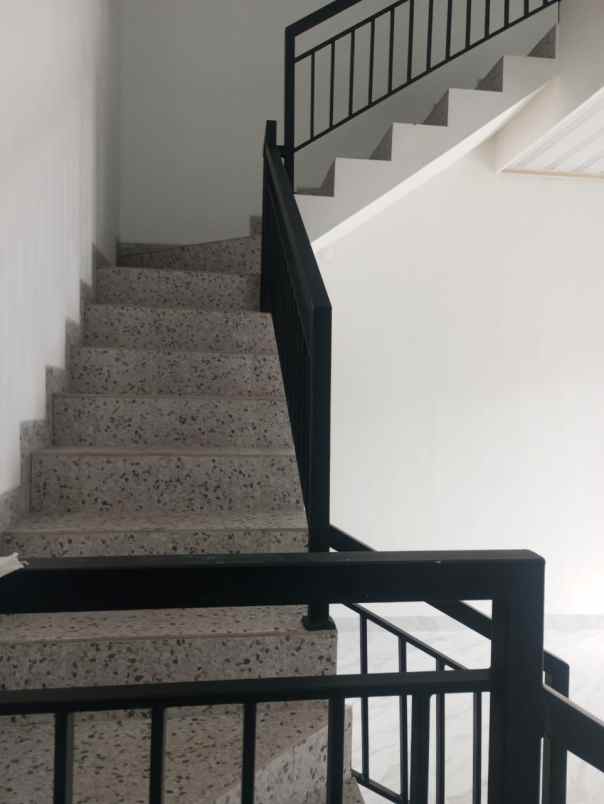 dijual rumah jl bambu apus raya