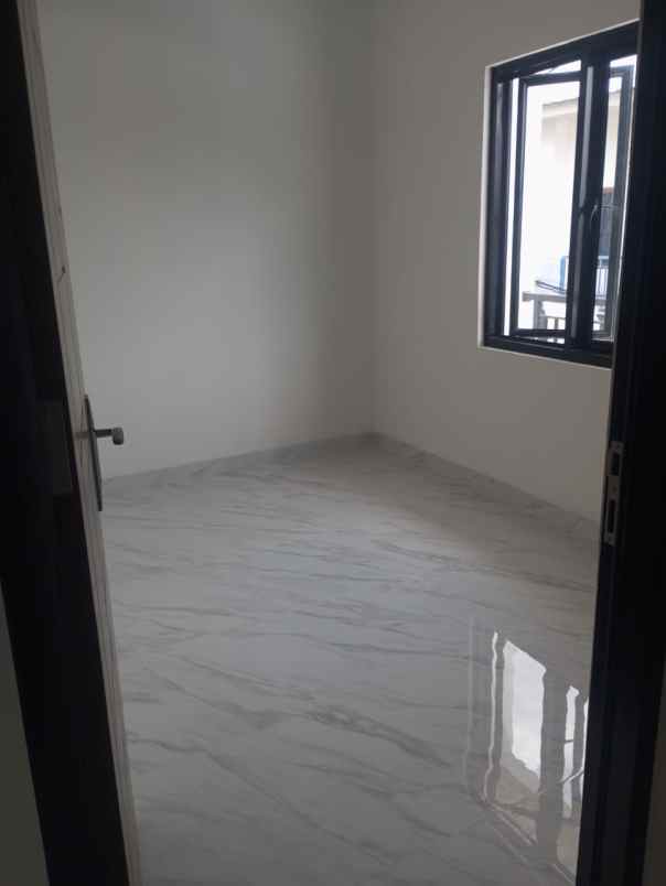 dijual rumah jl bambu apus raya