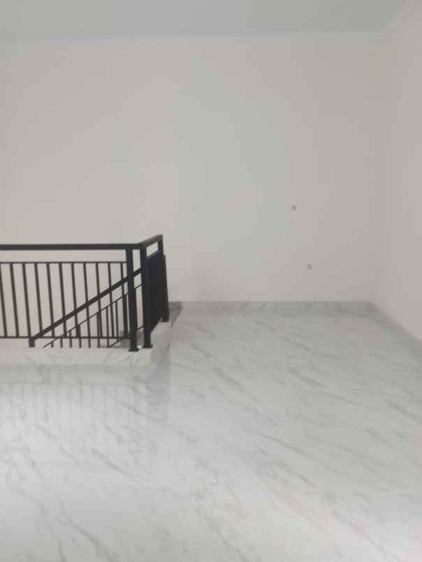 dijual rumah jl bambu apus raya