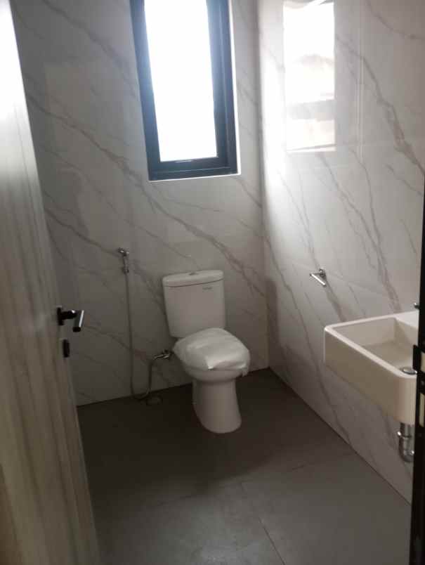 dijual rumah jl bambu apus raya bambu