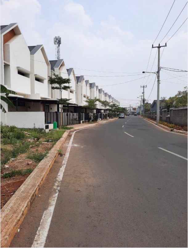 dijual rumah jl boulevard kamila