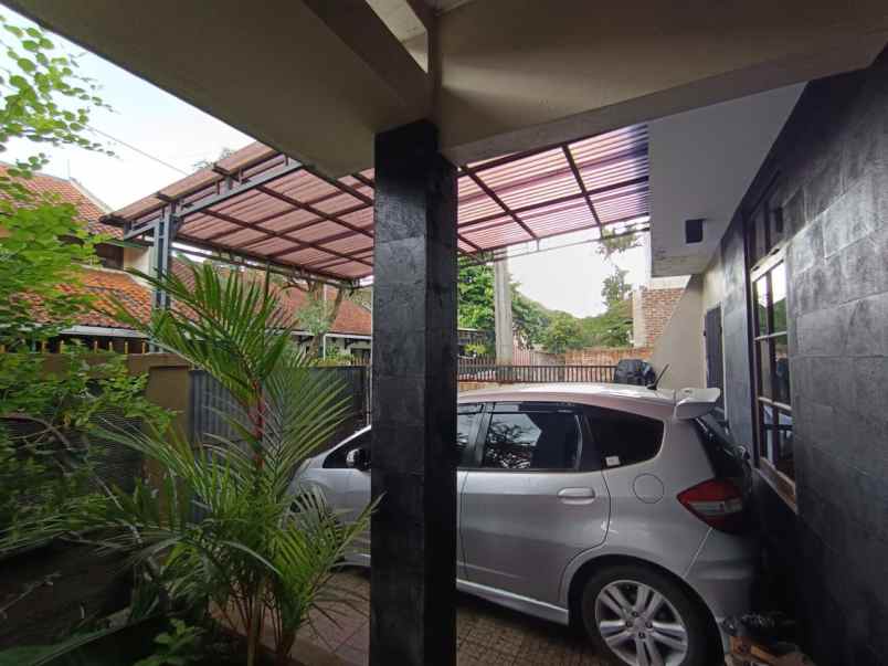 dijual rumah jl bulutangkis arcamanik