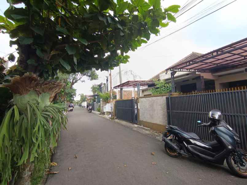 dijual rumah jl bulutangkis arcamanik