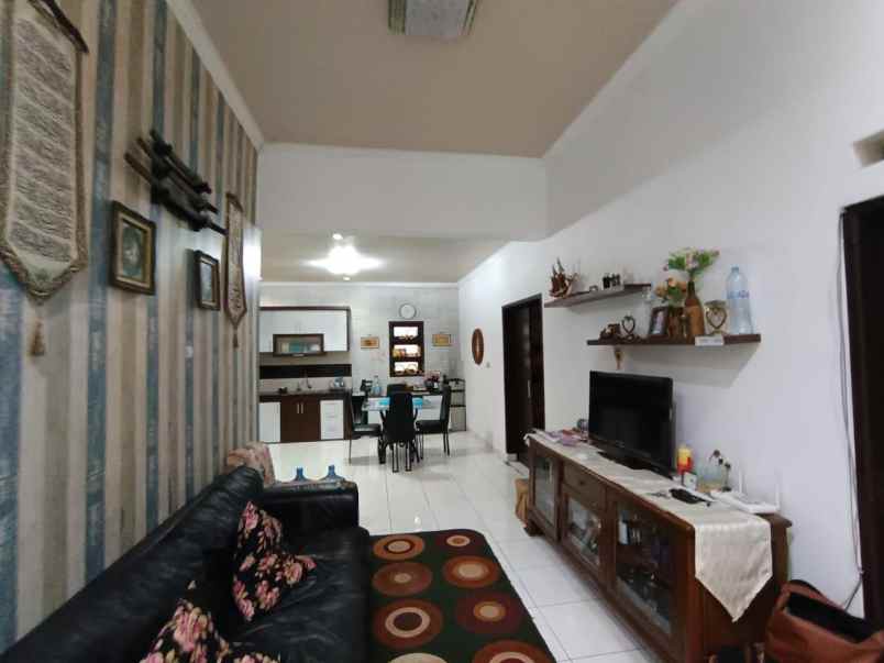 dijual rumah jl bulutangkis arcamanik