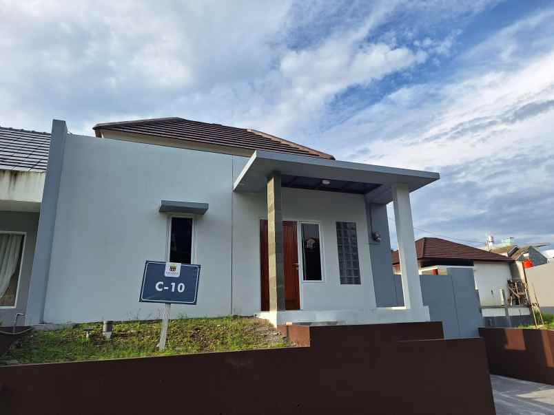 dijual rumah jl candi kalasan timur