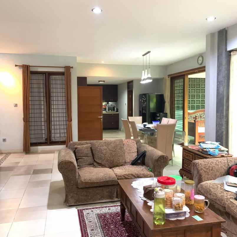 dijual rumah jl cigadung