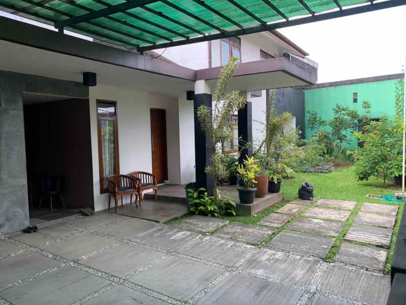 dijual rumah jl cigadung