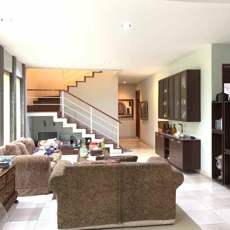 dijual rumah jl cigadung