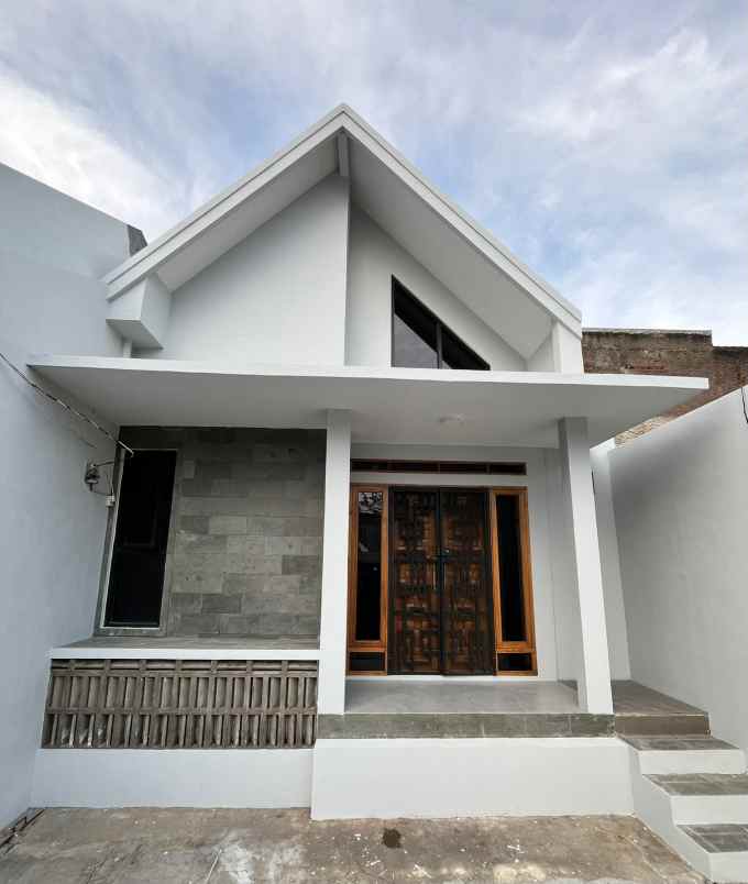 dijual rumah jl cikajang raya antapani