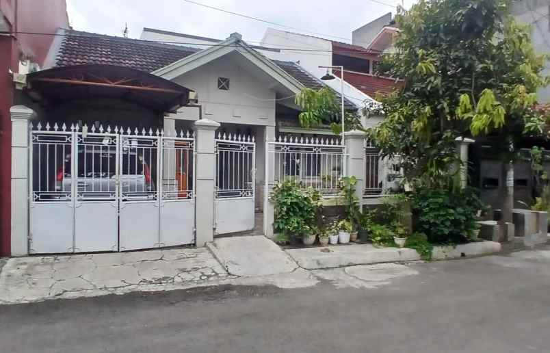 dijual rumah jl jupiter margahayu