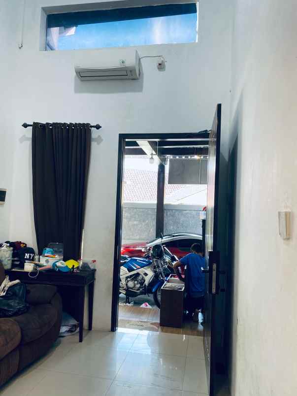 dijual rumah jl kanguru raya gayamsari