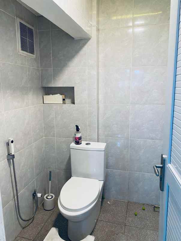 dijual rumah jl kanguru raya gayamsari