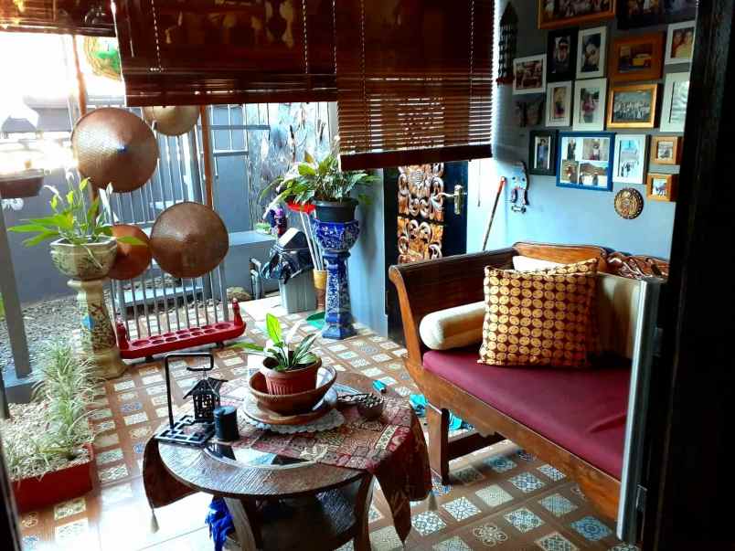 dijual rumah jl komplek batununggak