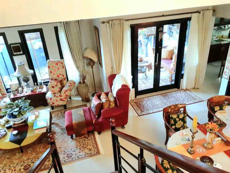 dijual rumah jl komplek batununggak