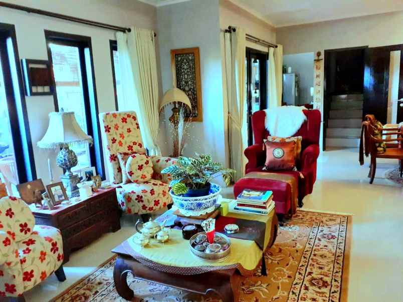 dijual rumah jl komplek batununggak