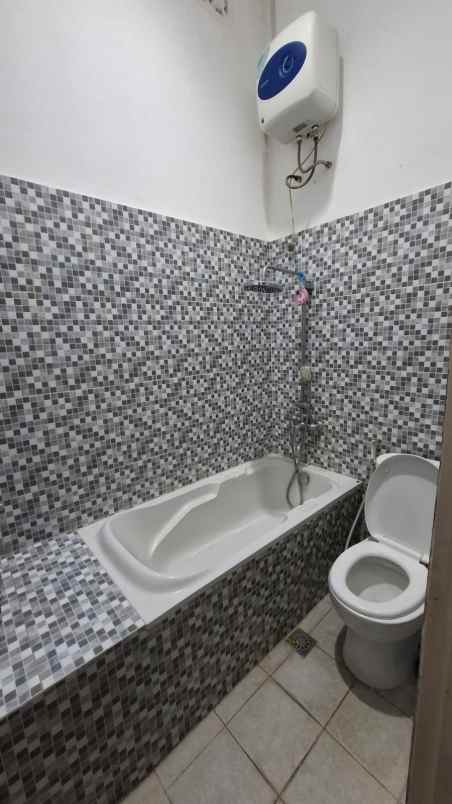 dijual rumah jl komplek mega cinere