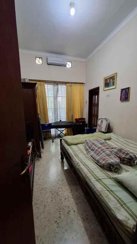 dijual rumah jl komplek mega cinere