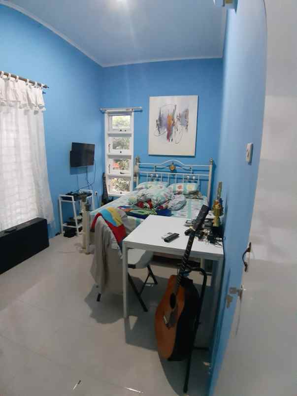 dijual rumah jl komplek mega cinere