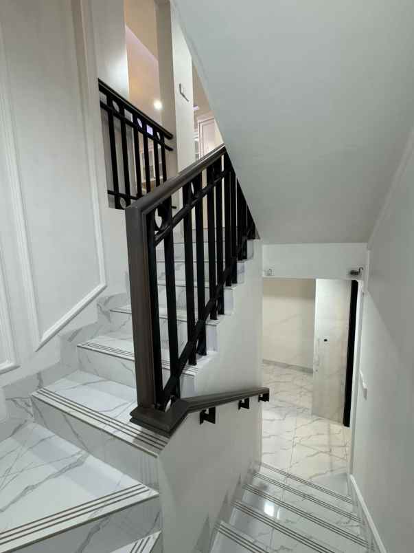 dijual rumah jl mampang prapatan 10