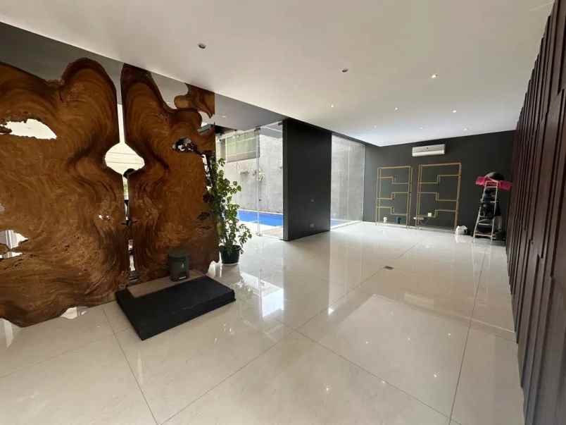 dijual rumah jl panglima polim kec