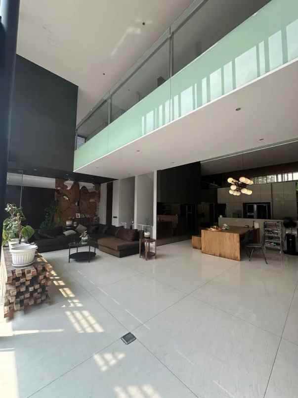 dijual rumah jl panglima polim kec