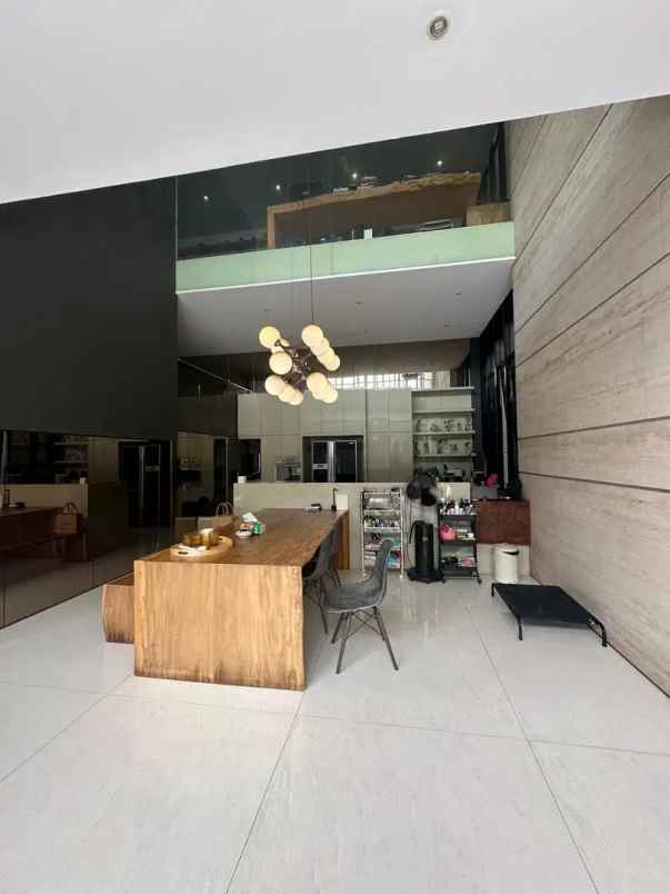 dijual rumah jl panglima polim kec