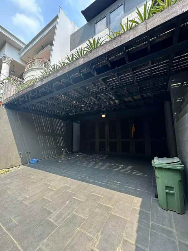 dijual rumah jl panglima polim kec