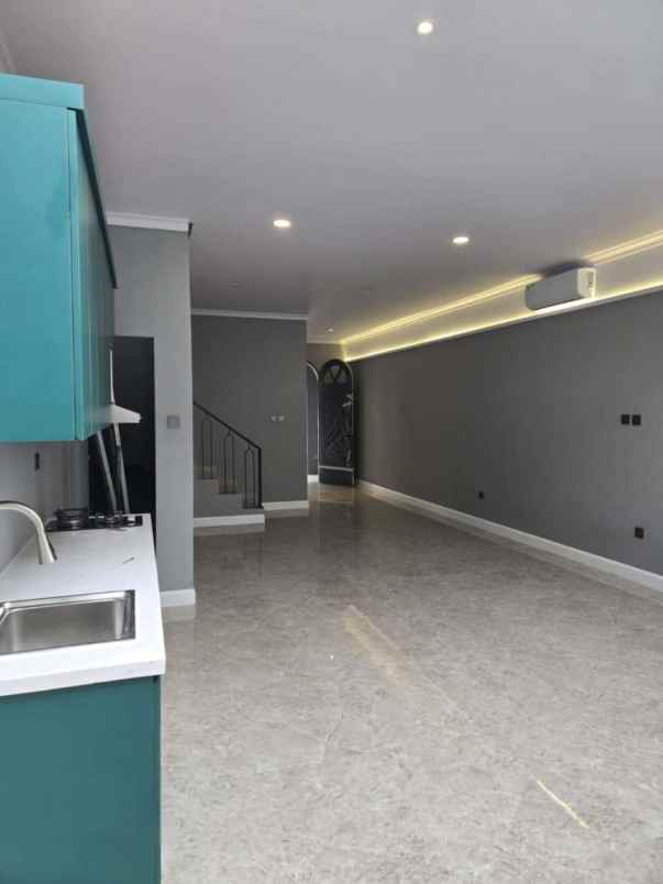 dijual rumah jl penyelesaian tomang