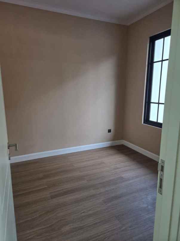 dijual rumah jl penyelesaian tomang