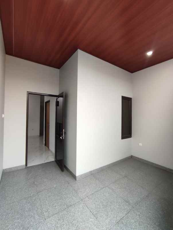 dijual rumah jl persahabatan raya