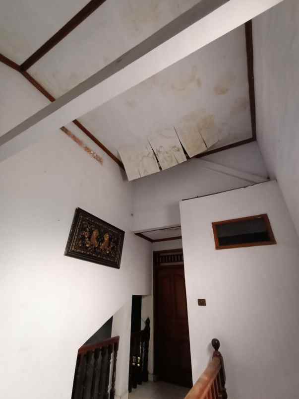 dijual rumah jl putra raya