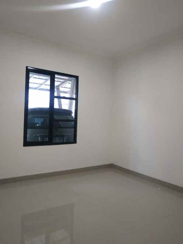 dijual rumah jl raya bedahan