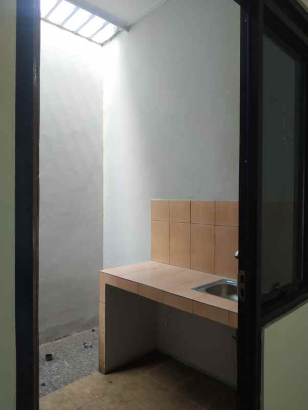 dijual rumah jl raya bedahan