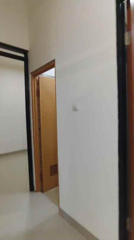 dijual rumah jl raya bedahan