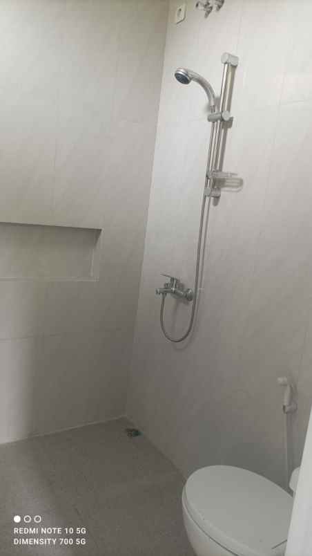 dijual rumah jl raya jatiwaringin