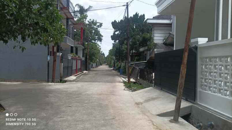 dijual rumah jl raya jatiwaringin