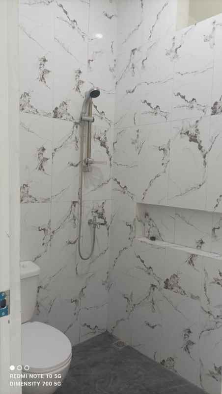 dijual rumah jl raya jatiwaringin