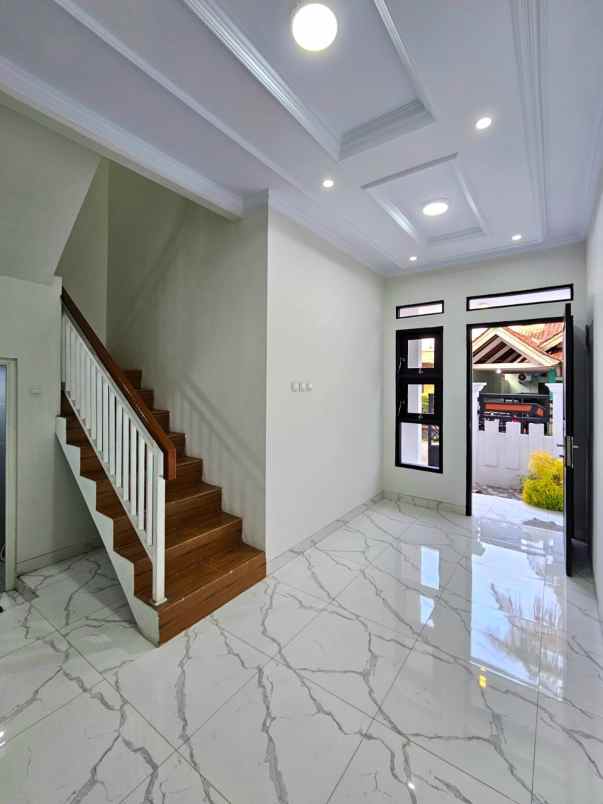 dijual rumah jl raya pramuka